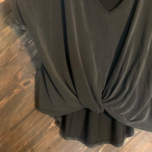 Lavender Field black v-neck, tie front hi-low tee - Picture 2 of 6